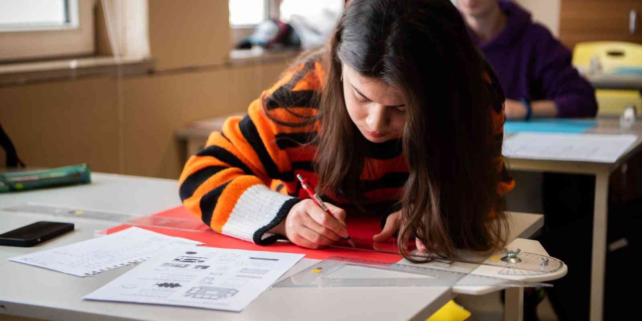 Anadolu Üniversitesi Engelliler Entegre Yüksekokulu Türkiye’de İlk Ve Tek