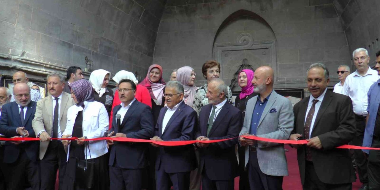Sırrı Çözülemeyen ‘tılsımlı Gömlekler’ Kayseri’de Sergilendi