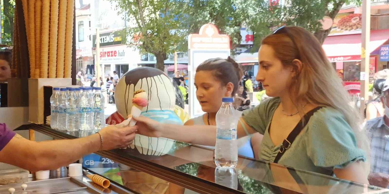 Sıcak Havalar Dondurmacıları Sevindirdi