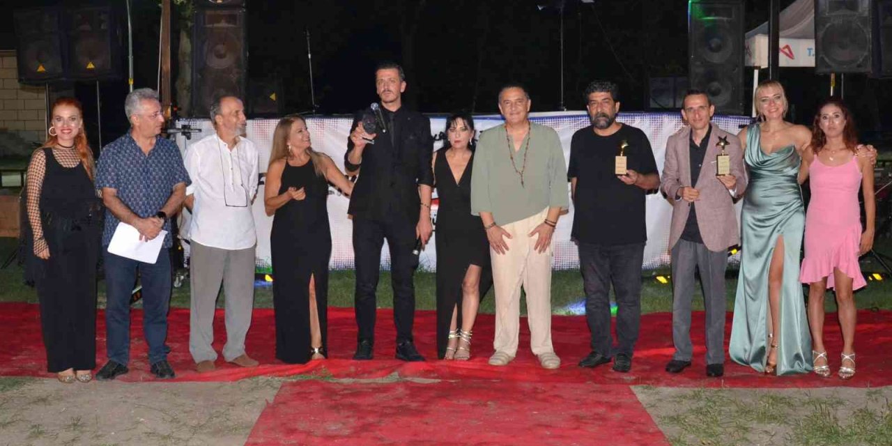 Mersin’de ’mikrofon Bende Müzik Kampı’ Düzenlendi