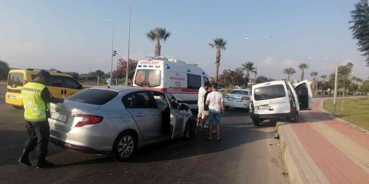Antalya’ya Tatile Gelen Kuzenler, Dönüş Yolunda Birbirlerine Çarptı