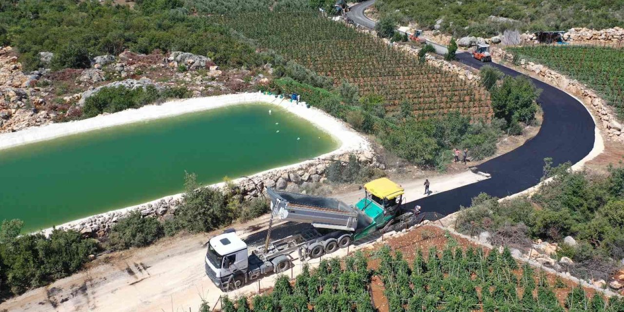 Erdemli’de 1 Yılda 450 Kilometre Asfalt Yol Hedefleniyor