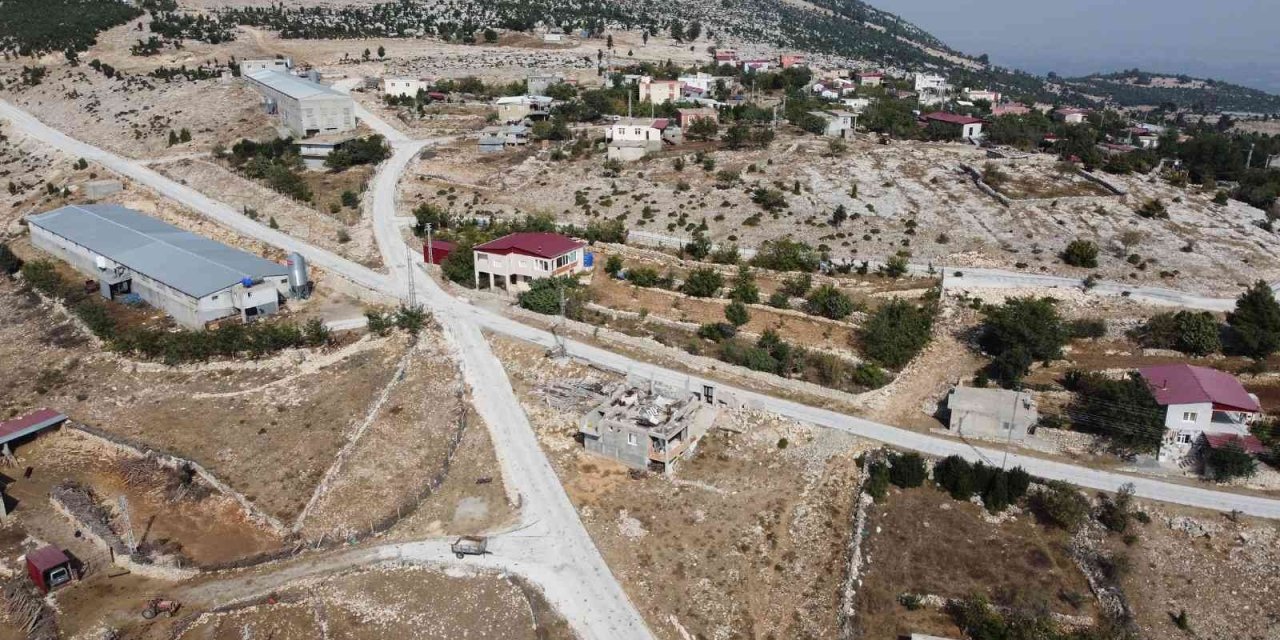 Tarsus’ta Kırsal Mahallelerin Yolları Yapılıyor