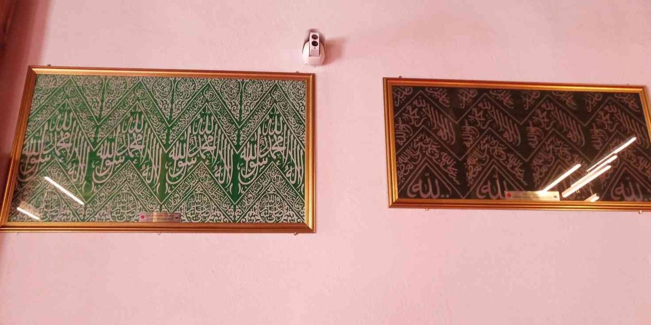 Mukaddes Emanetleri Tarihi Sivrihisar Ulu Camii’ne Bağışladı