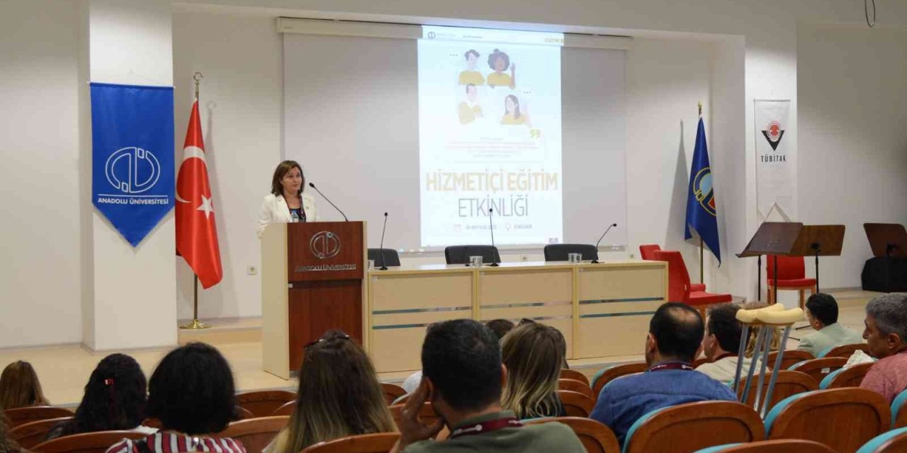 Anadolu Üniversitesi Eğitim Fakültesinde ’hizmet İçi Eğitim’ Etkinliği Başladı