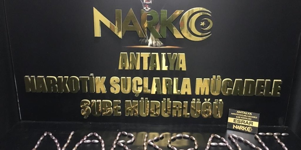 Fas Uyruklu Yolcunun Midesinde 100 Kapsül Macun Esrar Yakalandı