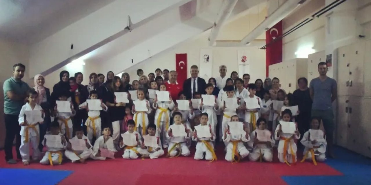 Minik Tekvandocuların Sertifika Sevinci