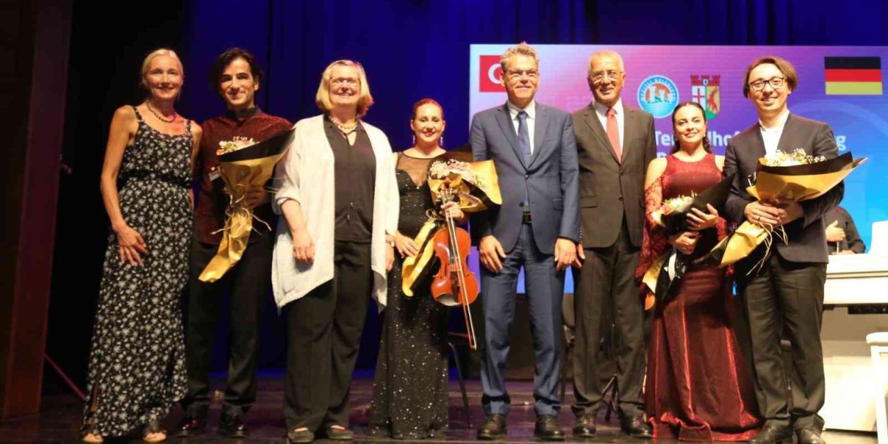 Mezitli-tempelhof-schöneberg Kardeşliğinin 10. Yılı Konserle Kutlandı