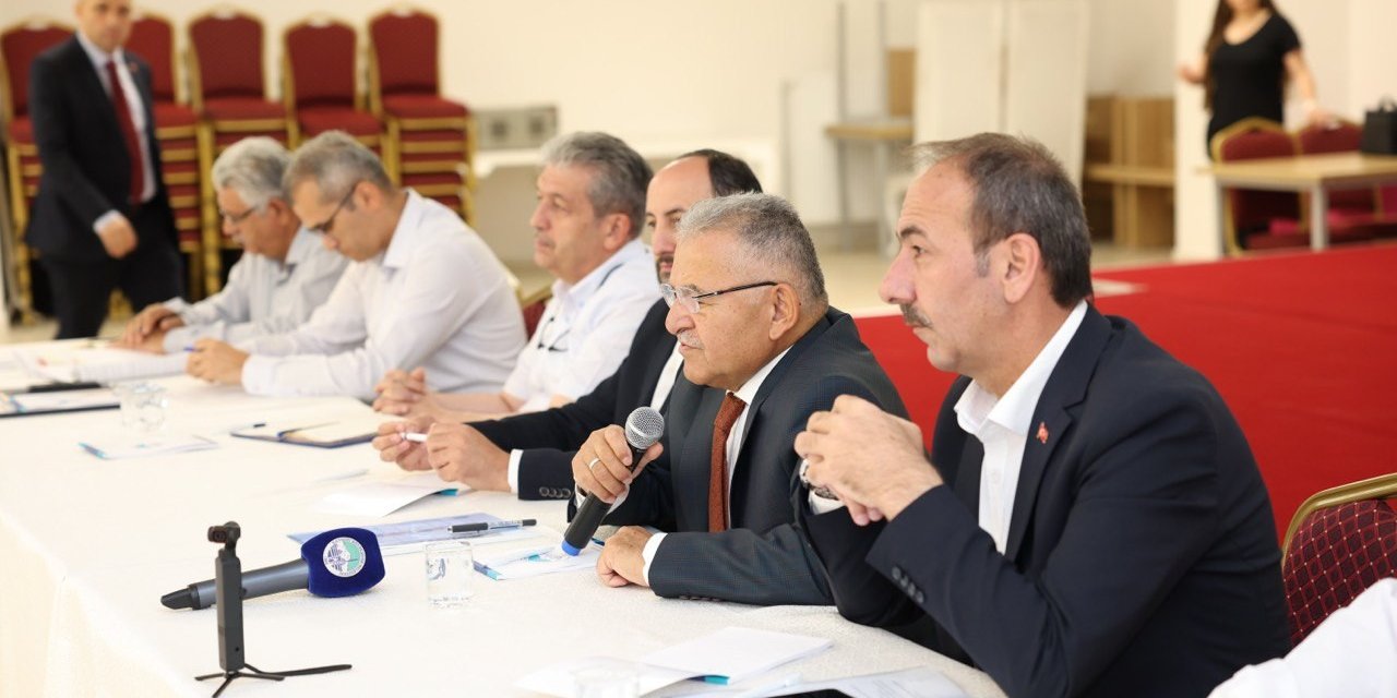 Tomarza’da Muhtarlarla Buluşan Büyükkılıç: "hizmetten Hizmete Koşuyoruz"