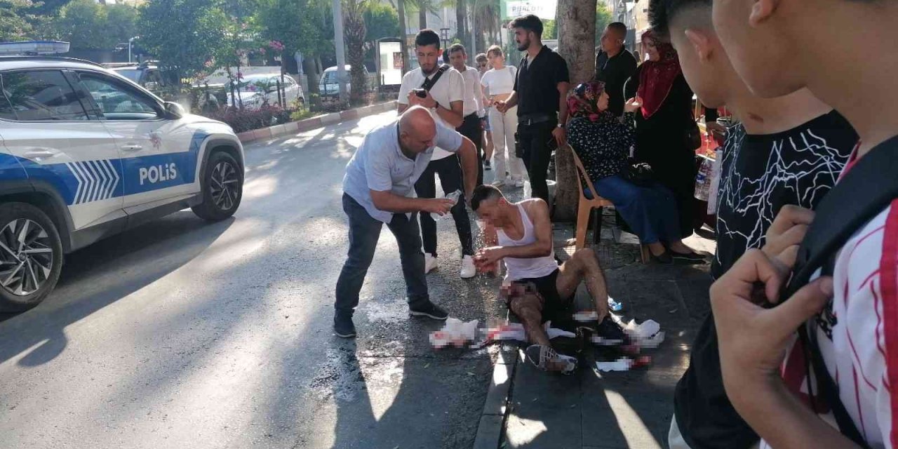 Dövme Yaptırmak İçin Gittiği Dükkanda Önce Dövüldü Sonra Bıçaklandı