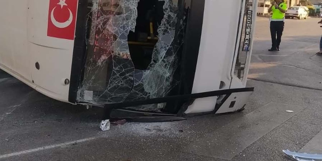 Halk Otobüsü İle Otomobil Çarpıştı, Sürücüler Yaralandı