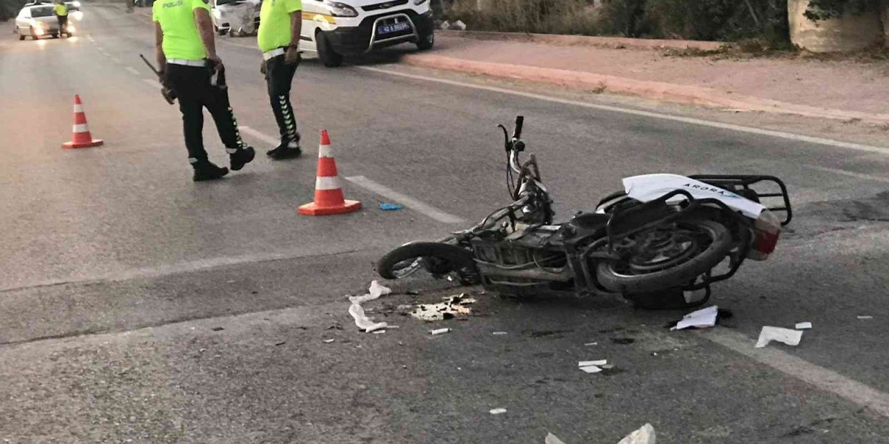 Traktör İle Elektrikli Bisiklet Çarpıştı: 1 Ölü, 1 Yaralı