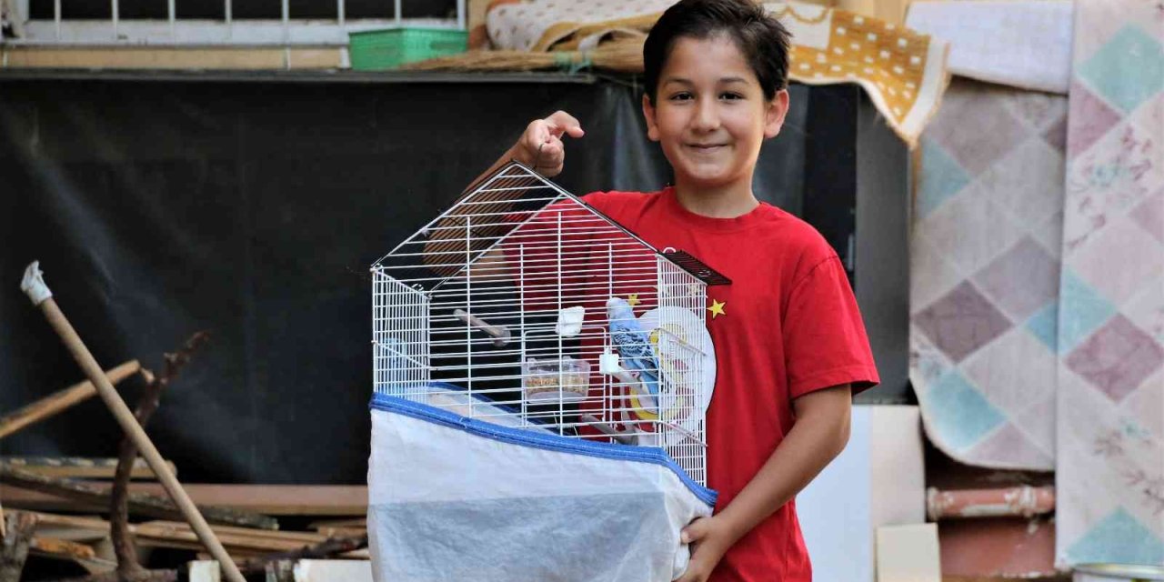 ’hayat Arkadaşım’ Dediği Kuşu Antalya’da Kayboldu, Mersin’de Bulundu