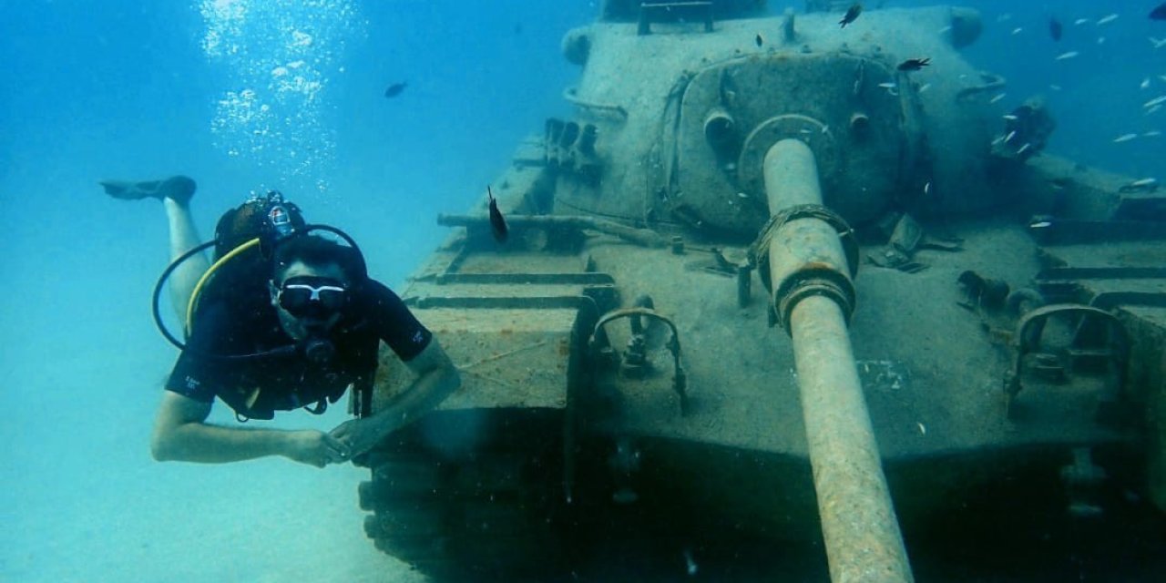 Eskişehirli Dalgıçlar 20 Metre Derinlikteki Kargo Uçağı Ve Tankı Fotoğrafladı
