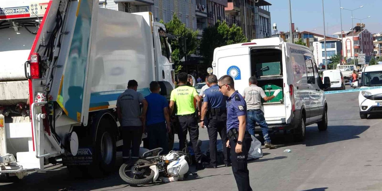 Çöp Kamyonunun Altında Kalan Motosiklet Sürücüsü Öldü