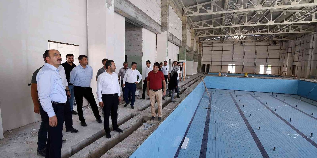 Başkan Altay, Ereğli Yarı Olimpik Yüzme Havuzunu İnceledi