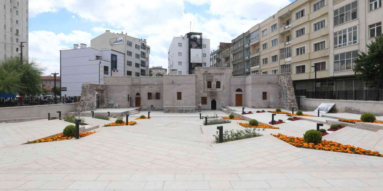 Tarihine Sahip Çıkan Kayseri Büyükşehir’in 7 Projesine Özel Ödül