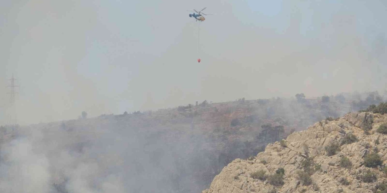 Mersin’deki Orman Yangınında Soğutma Çalışmaları Sürüyor