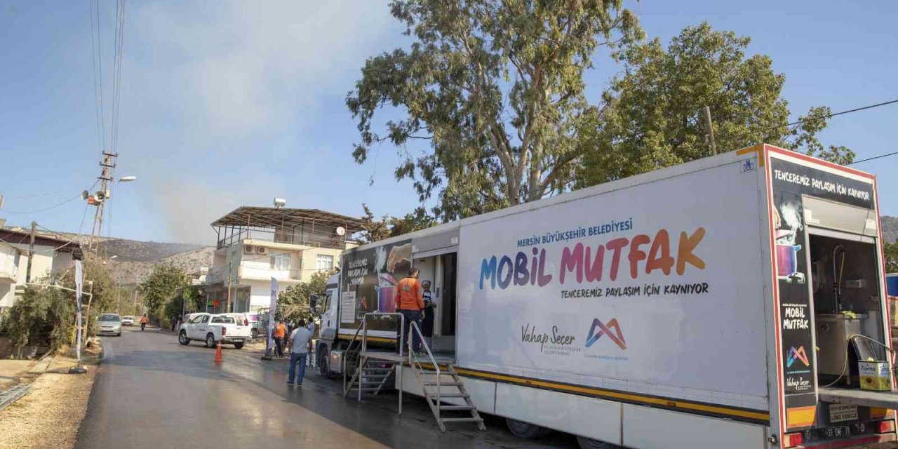 Mobil Mutfak Tırı Yangın Bölgesinde