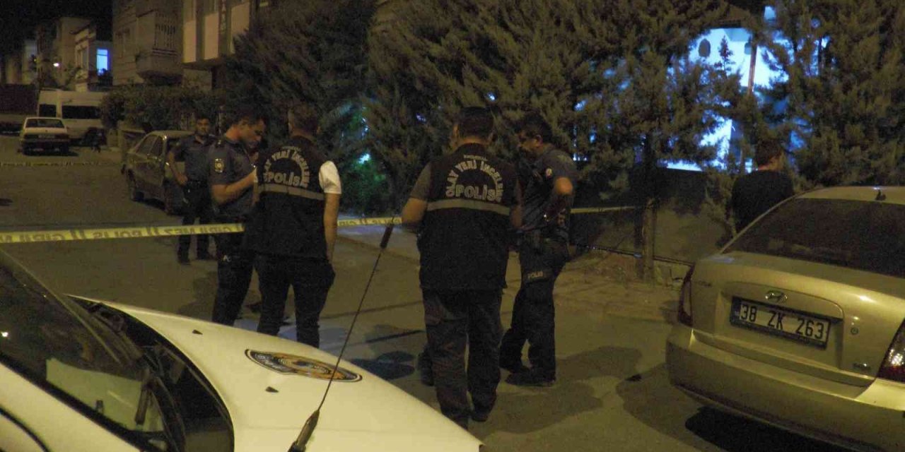 Kıraathanenin Önünde Silahlı Saldırıya Uğradı