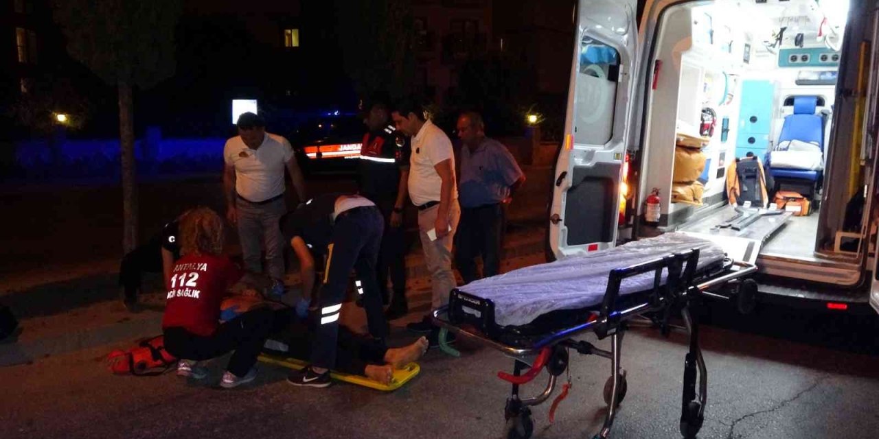 Antalya’da Devrilerek Sürüklenen Motosikletin Sürücüsü Yaralandı