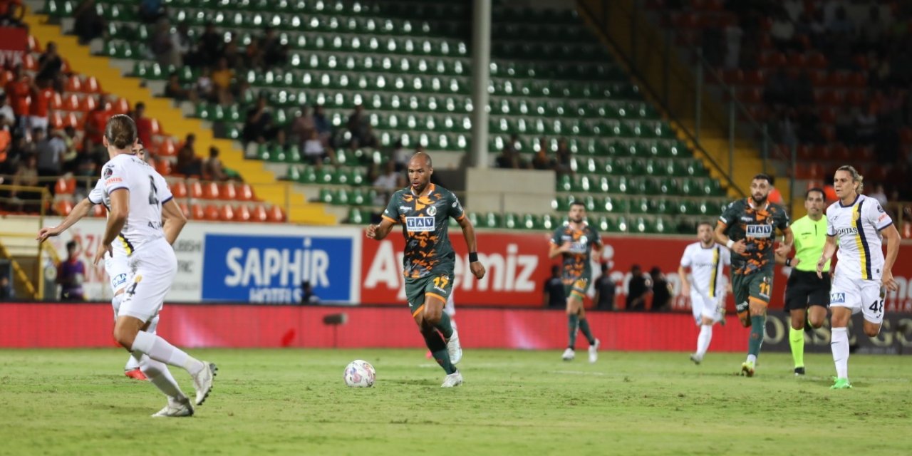 Spor Toto Süper Lig: Corendon Alanyaspor: 0 - Mke Ankaragücü: 0 (ilk Yarı)