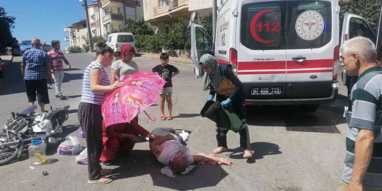 Kazada Yaralanan Kadına Şemsiyeli Koruma