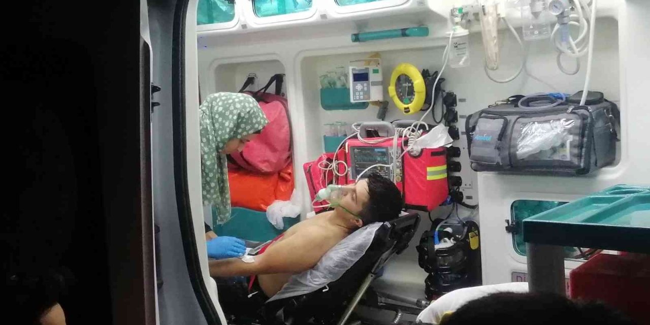 Otel Mutfağındaki Yangında 7 Personel Dumandan Etkilendi