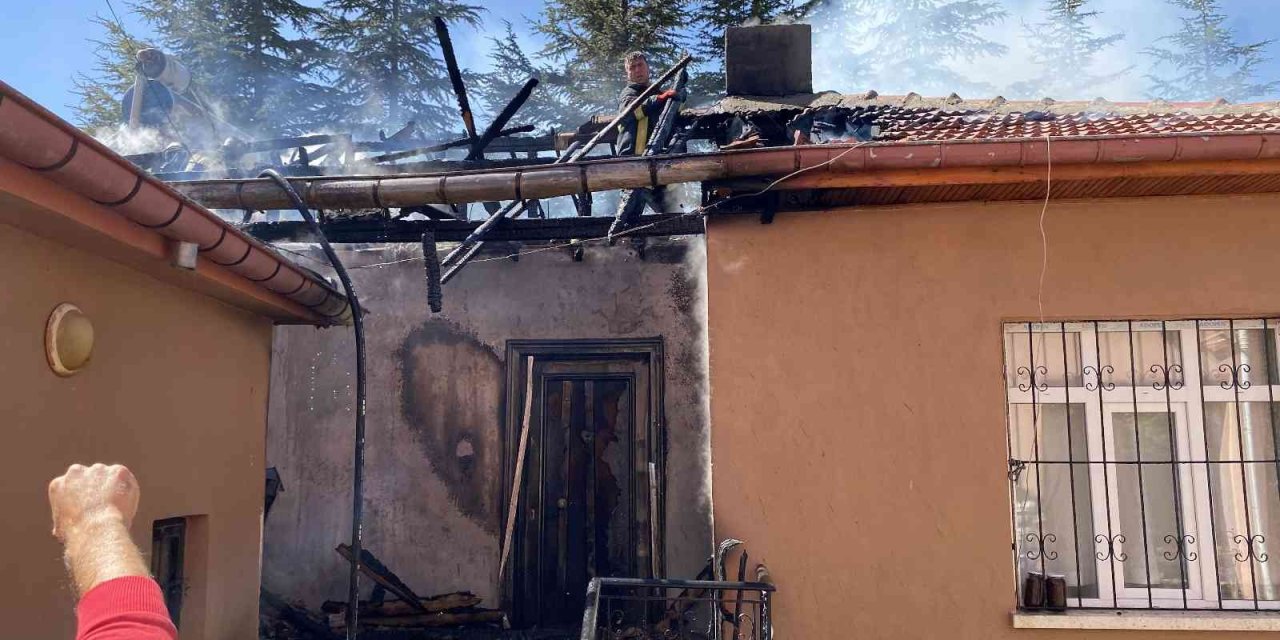 Konya’da Müstakil Ev Yanarak Kullanılamaz Hale Geldi