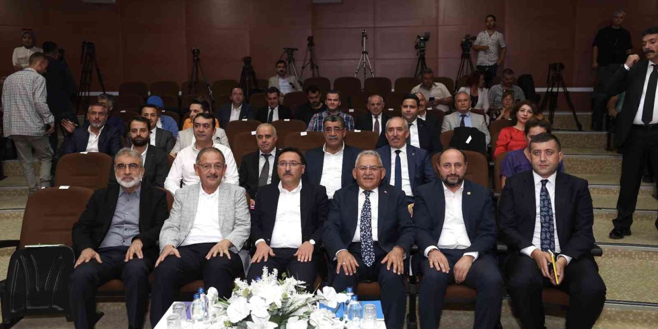 Başkan Büyükkılıç, Turizmde Kayseri’nin Yol Haritasını Çizecek Zirveye Katıldı