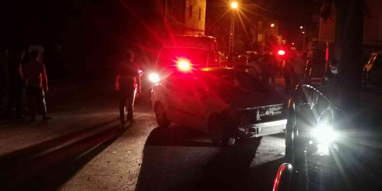 Mersin’de Seyir Halindeki Otomobile Silahlı Saldırı: 1 Ölü, 1 Yaralı