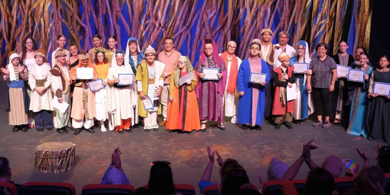 Özel Çocuklar Yeni Oyun “kalpten Kalbe Yunus Emre” İle Sahne Aldı