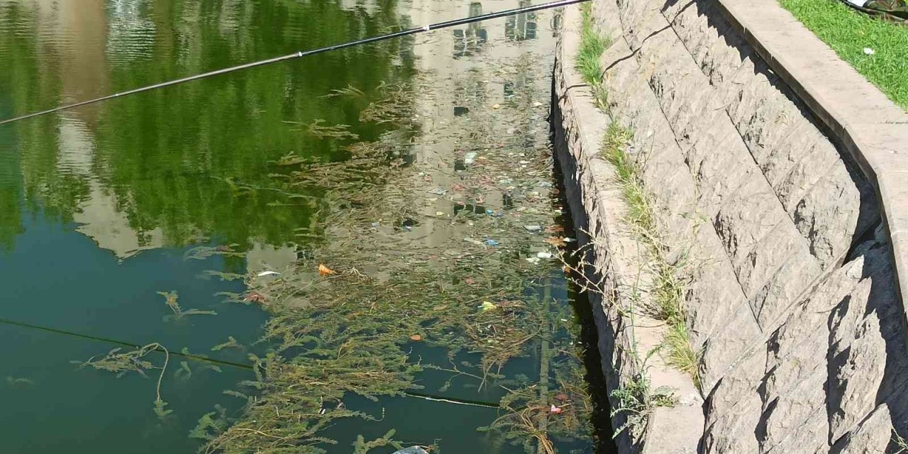 Porsuk Çayı Ve Çevresine Atılan Çöpler Kötü Görüntüler Oluşturdu