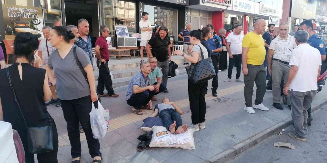 Otomobilin Çarptığı Oğlunun Başından Bir An Olsun Ayrılmadı