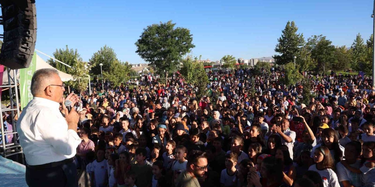 Başkan Büyükkılıç, Binlerce Genç Ve Ailesinin Coşkusuna Ortak Oldu