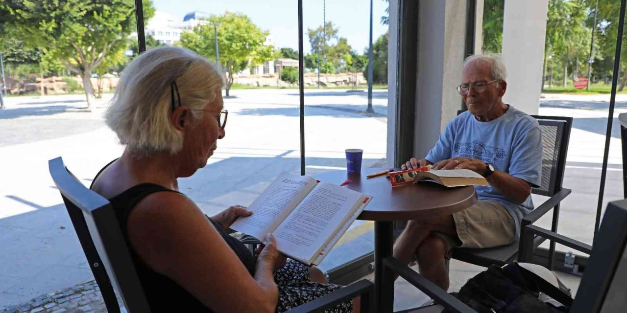 Emekliler “düden Parkı Emekliler Kahvesi”nde Adeta İkinci Baharlarını Yaşıyorlar