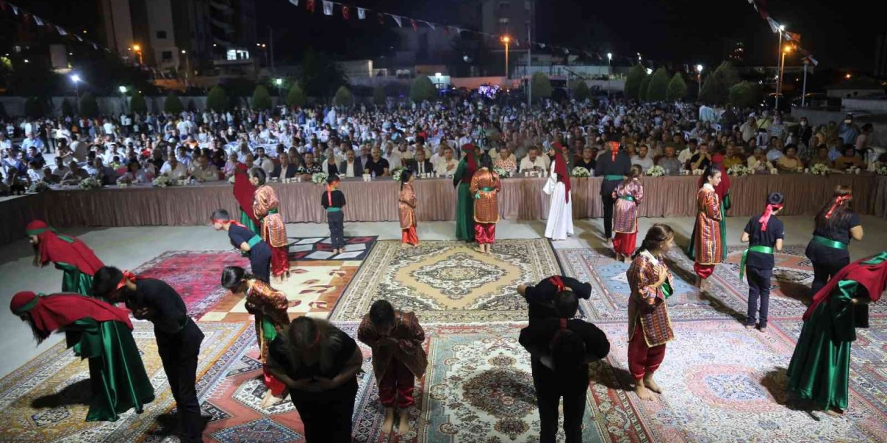Toroslar’da Binlerce Kişi Aşure Etkinliğinde Buluştu