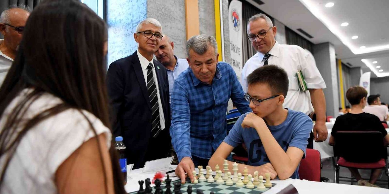 Konyaaltı’nda Satranç Heyecanı Başladı