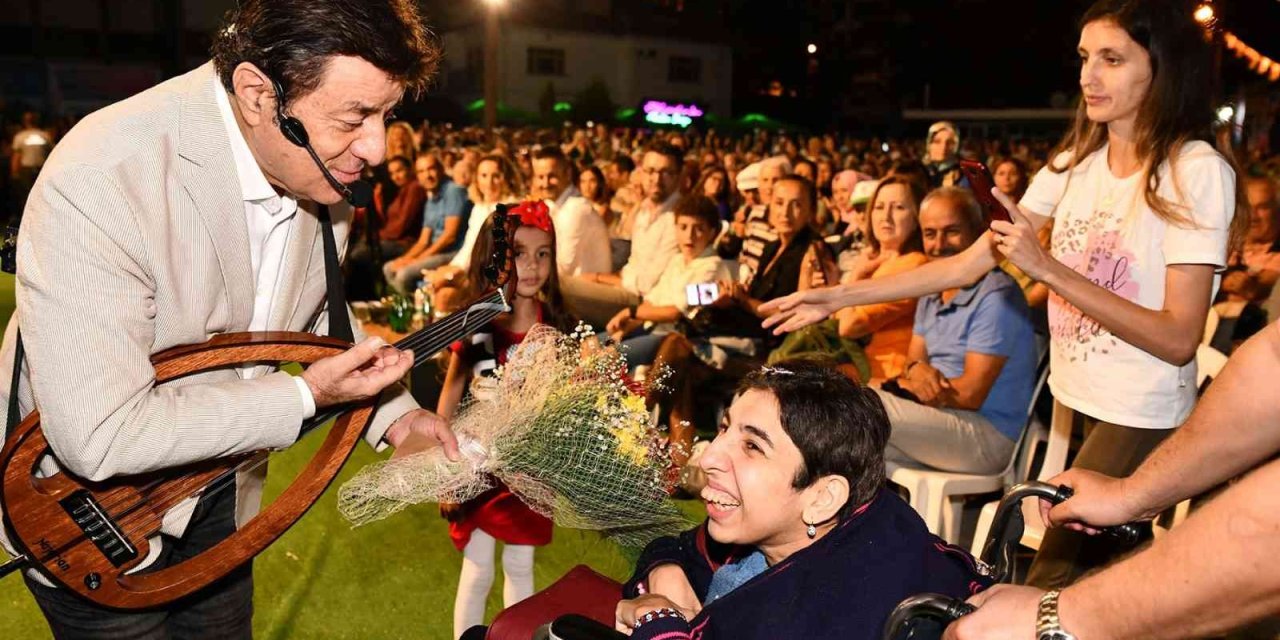 Sempozyumda Coşkun Sabah İle Nostalji Akşamı