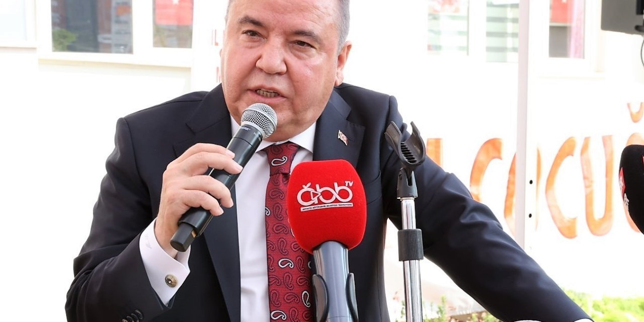 Başkan Böcek Yeni Eğitim Öğretim Yılını Öğrencilerle Birlikte Karşıladı