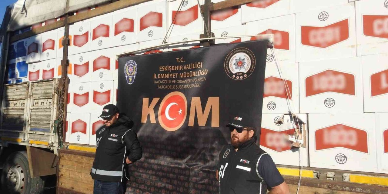 Polis 7 Milyon 15 Bin Adet Kaçak Makaron Ele Geçirdi