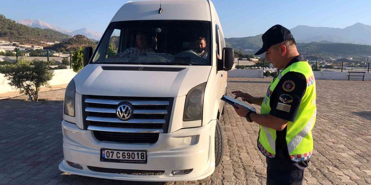 Jandarmadan Okul Servis Araçlarına Yönelik Denetim