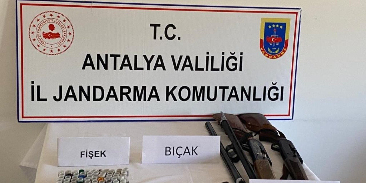 Kontrol Noktasında Durdurulan Araçtan Ruhsatsız Av Tüfeği Ve Kasatura Çıktı