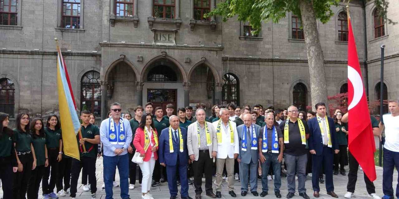 Kayseri'de Mezun Olamayan Liseli Şehitler Okullarında Anıldı