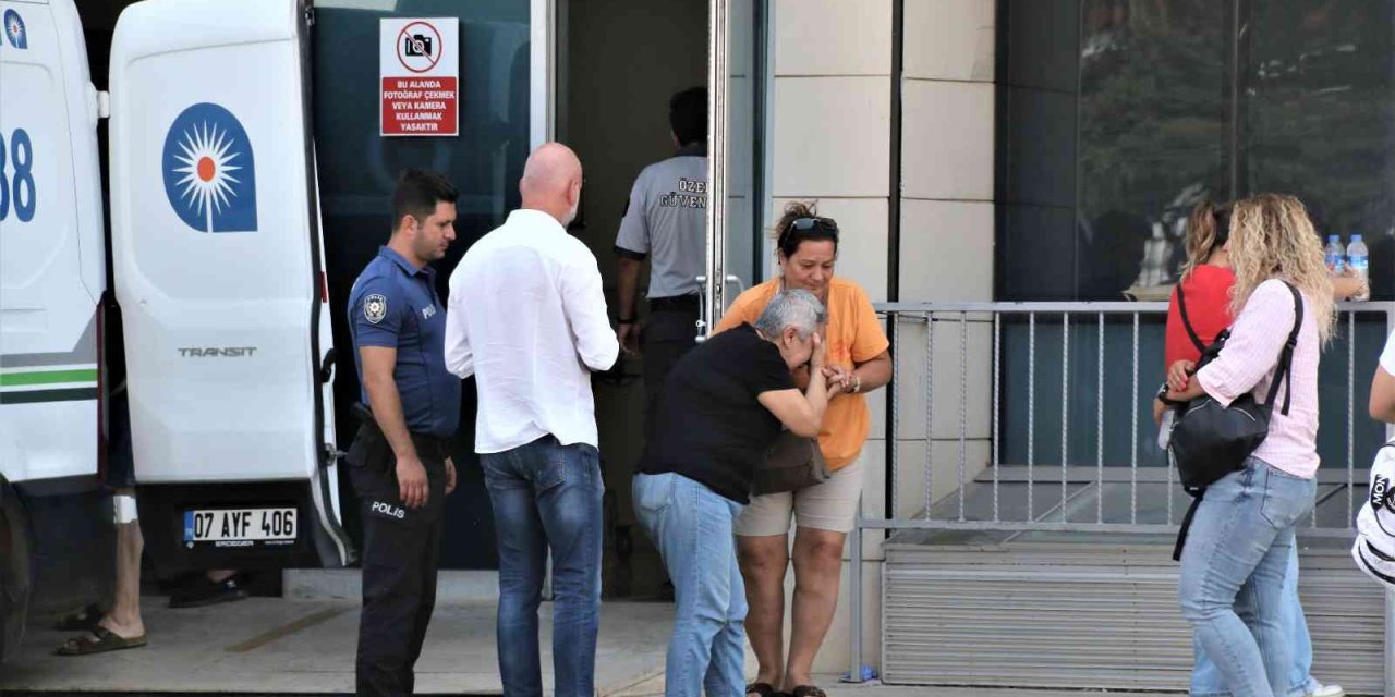 Kontrolden Çıkan Otomobil Sürücüsü Genç Kadın Hayatını Kaybetti