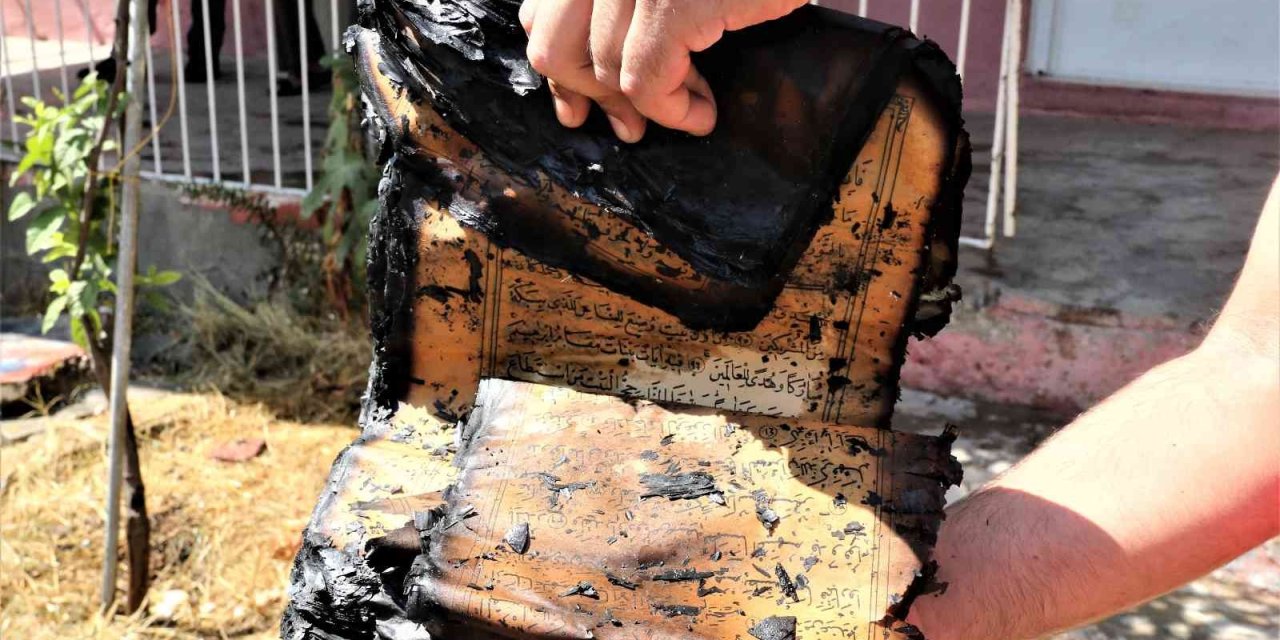 Müstakil Evin Terası Çıkan Yangında Küle Döndü