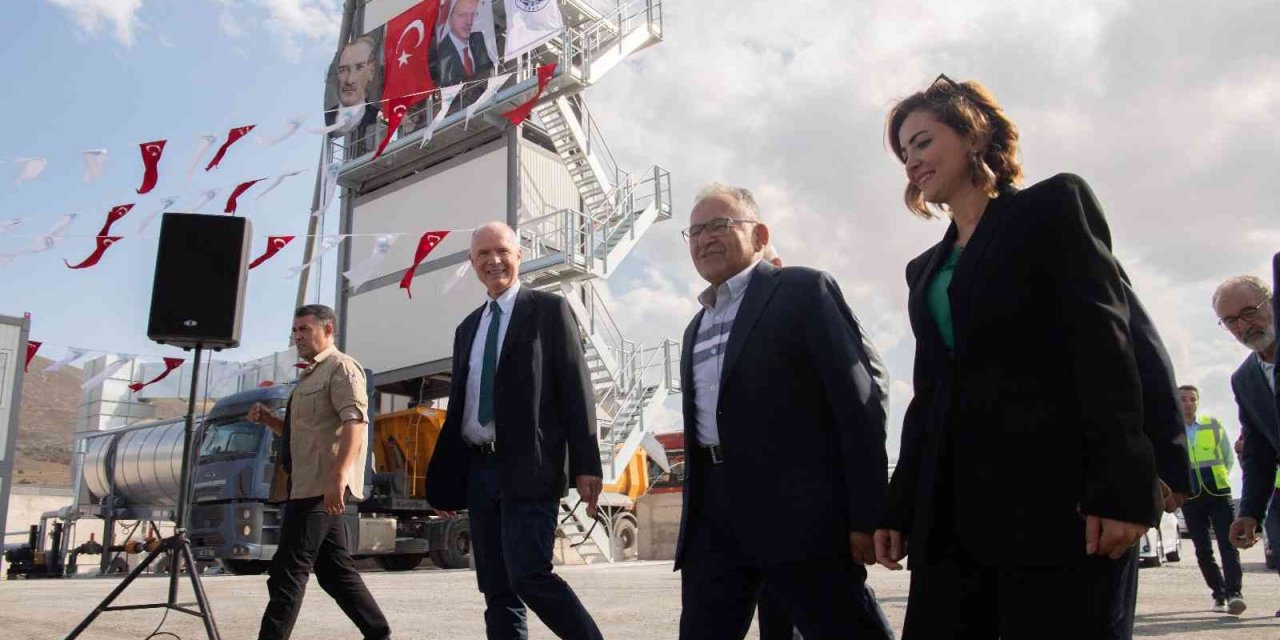 Büyükkılıç, Asfalt Plenti Tanıtım Programına Katıldı