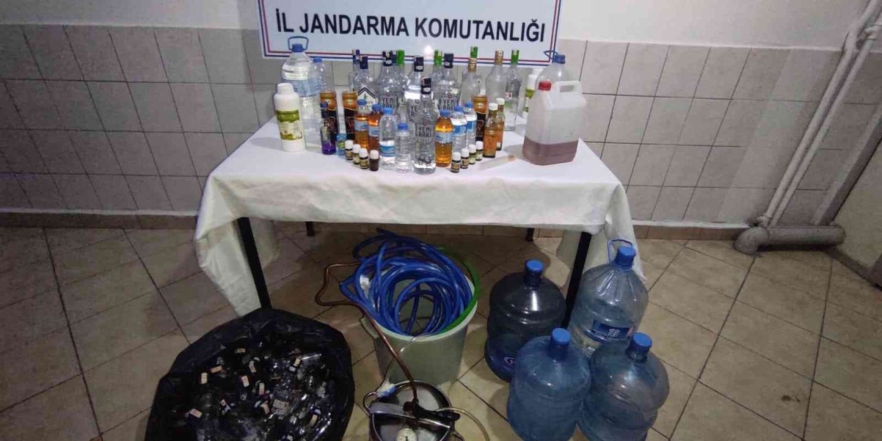 Kaçak İçki Üreten Ve Satan 5 Kişi Yakalandı