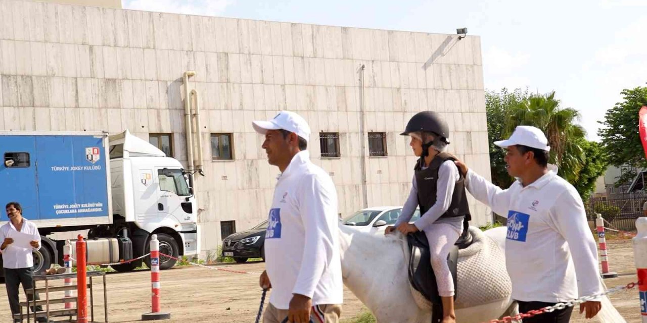 Tarsus’ta Çocuklar Ata Binmenin Heyecanını Yaşadı