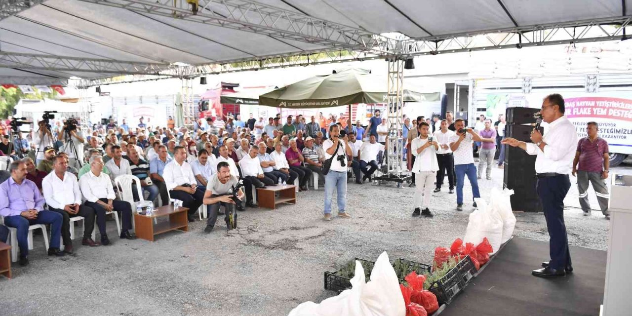 Silifke’de 225 Yetiştiriciye 180 Ton Yem Dağıtıldı